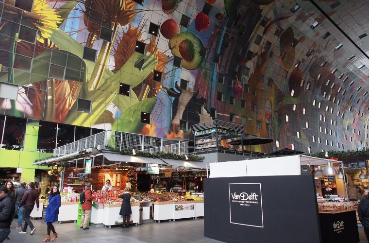 Markthal Foodevent: culinair festival in de iconische Markthal met lokale restaurants en straatvoedselkramen.