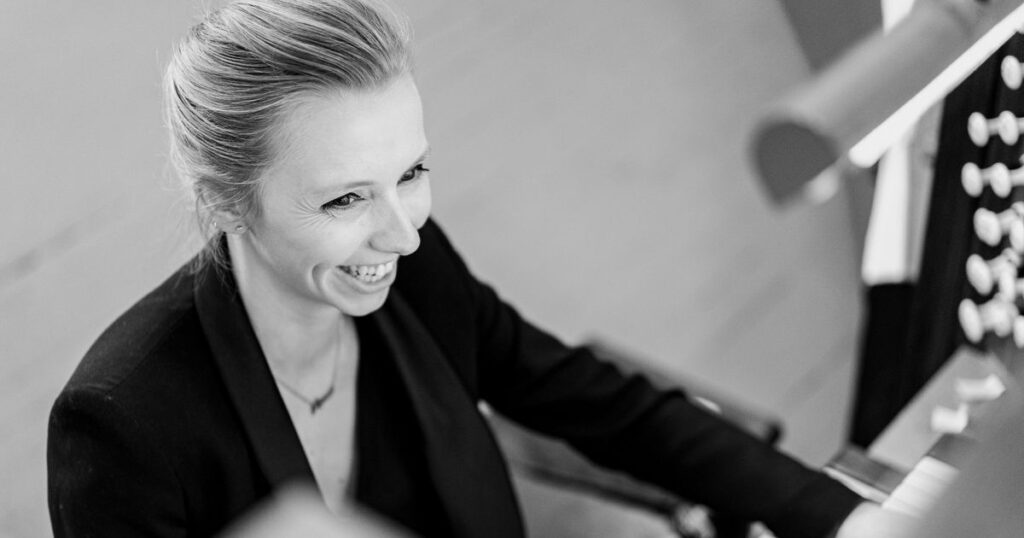 Anna Lapwood met het Philharmonia Orchestra en Laurens Symfonisch Vrouwenkoor – Cosmology in Rotterdam
