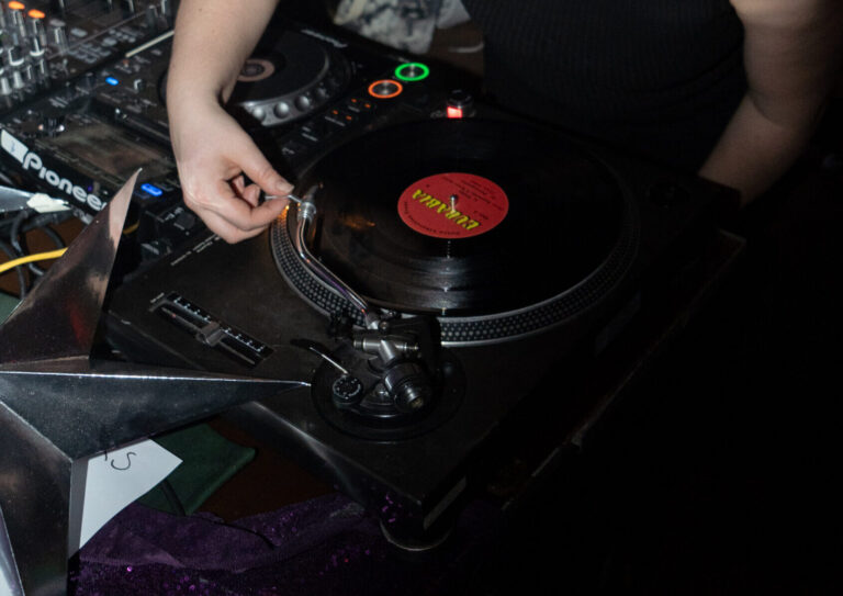 v11 event: open decks — uitgaan in Rotterdam